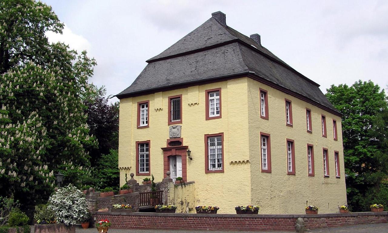 Charmante Ferienwohnungen Auf Reitstall Wasserburg Anstel - Ein Ort Zum Wohlfuehlen Und Entspannen Rommerskirchen エクステリア 写真